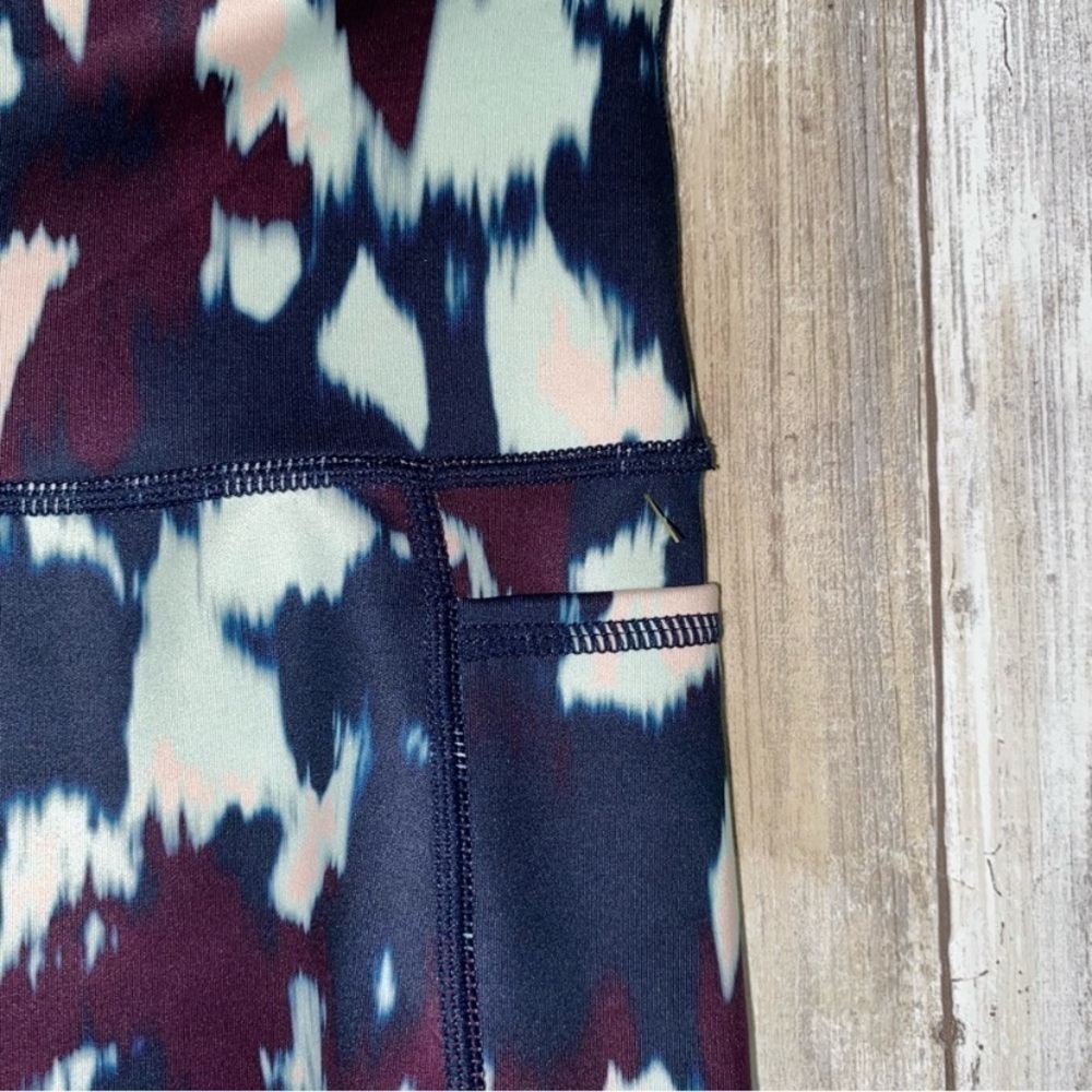 Sweaty Betty Super Sculpt 8” Multi Print Biker Shorts - Picture 3 of 7